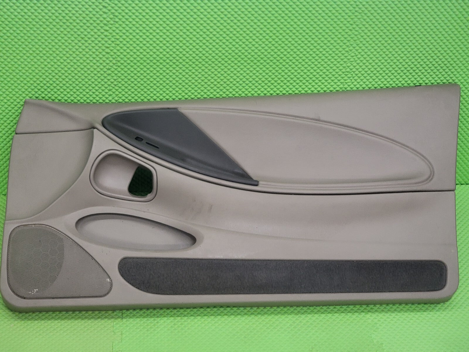 🔥94-04 Ford MUSTANG Interior DOOR Panel Front RIGHT  w/Auto gray  D19