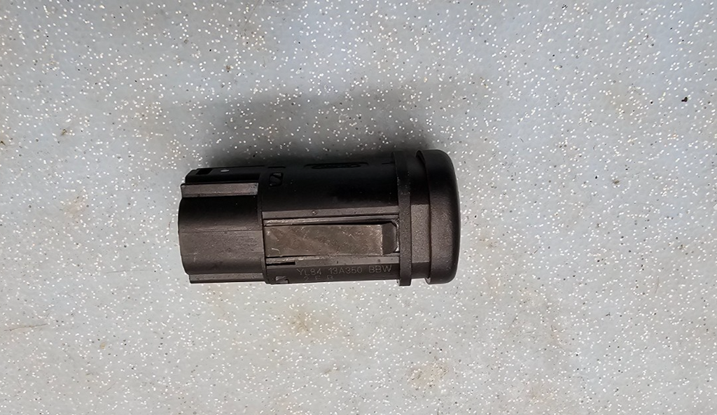 🔥2004-2008 Ford maverick HAZARD SWITCH black