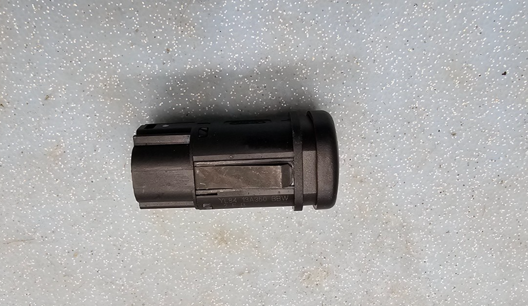 🔥2004-2008 Ford maverick HAZARD SWITCH black