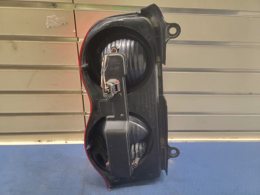04-09 Dodge Durango driver Side Lens and Housing Tail Light Lamp