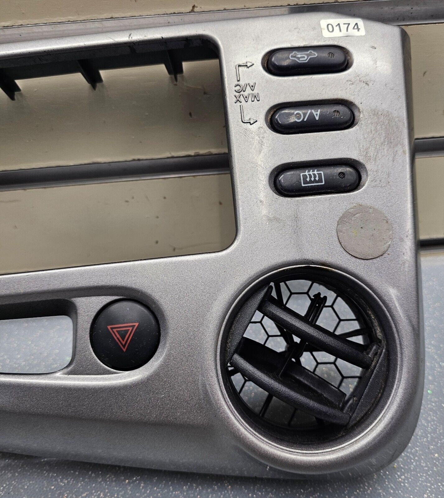 🔥03-08 Toyota MATRIX Pontiac VIBE Center Dash Radio Bezel Trim Panel SILVER B26