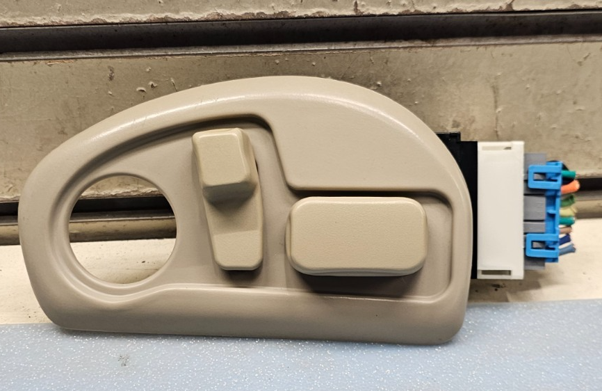 🔥00-05 DEVILLE SEVILLE RIGHT PASSENGER FRONT SEAT LUMBAR SWITCH ASSEMBLY TAN