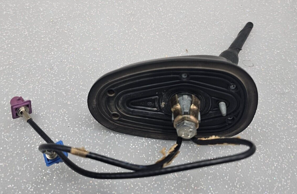 03-06 Silverado Tahoe Sierra Yukon Denali Front GPS AM FM Radio Roof Antenna OEM