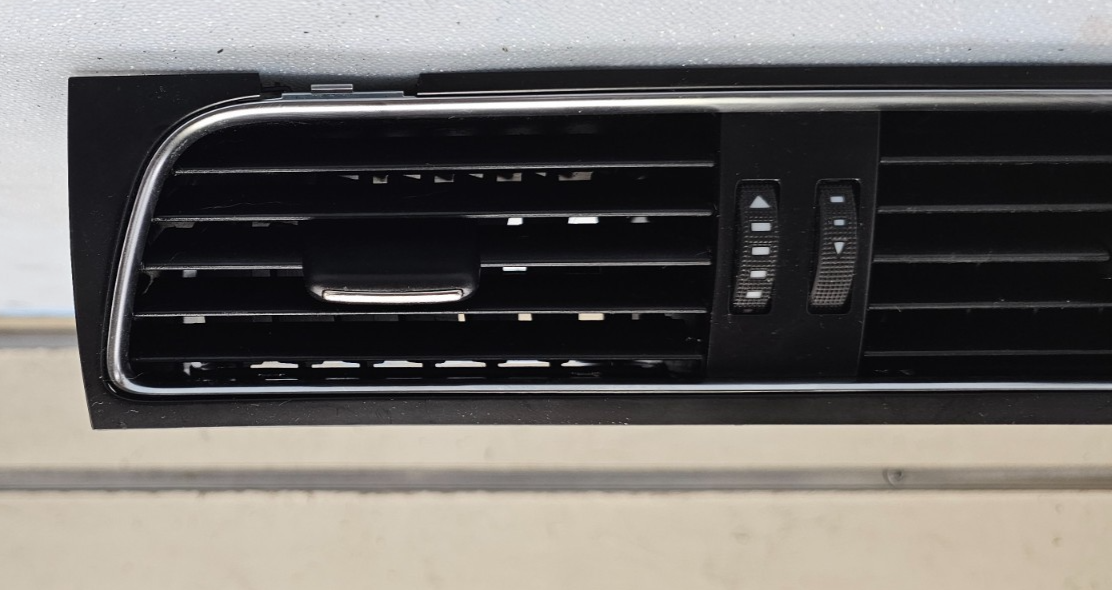 09-12 Audi A4 S4 A5 Center Dash AC Air Vent Heater Conditioner Instrument Black