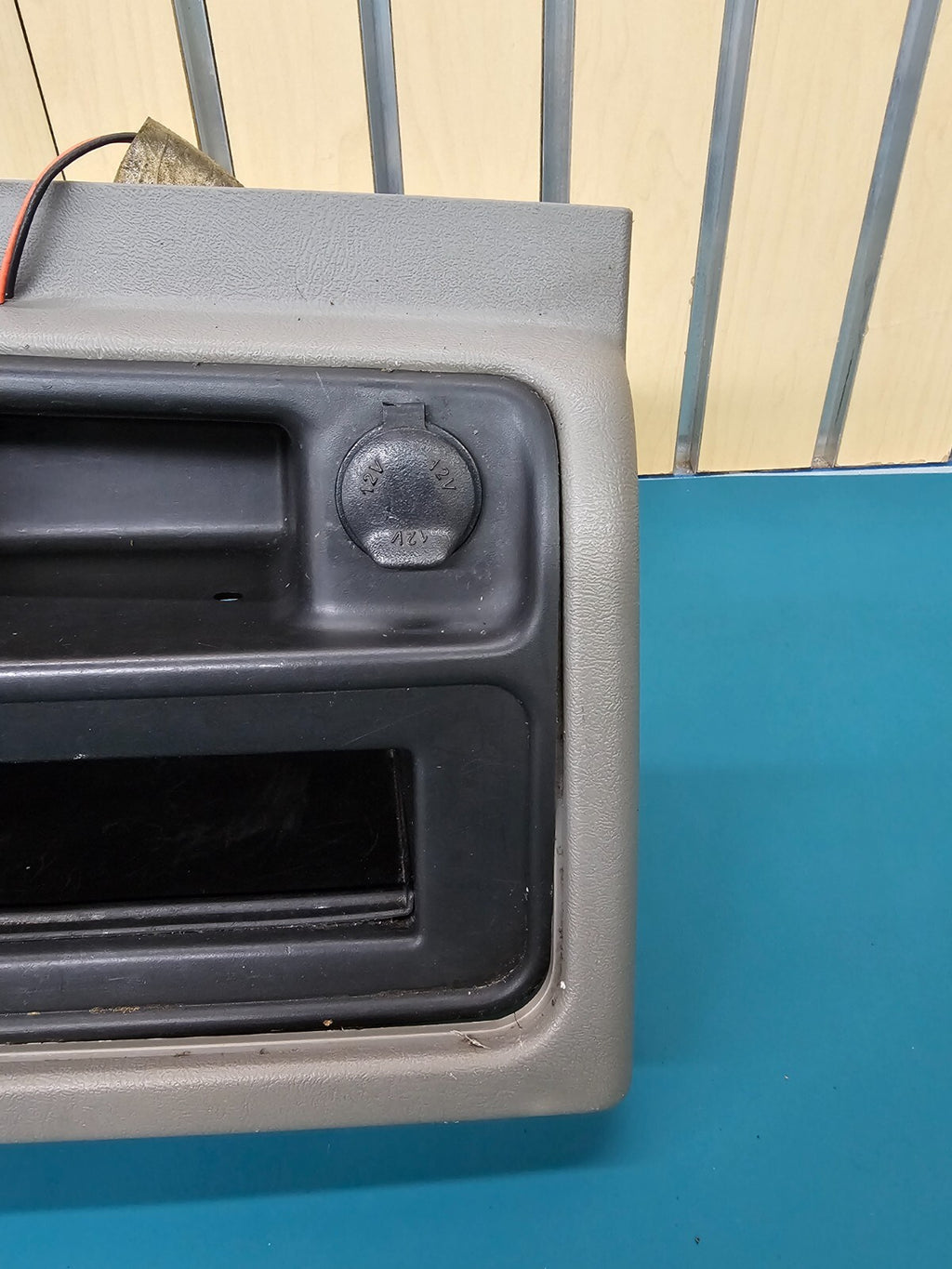 🔥03-06 SILVERADO SIERRA CENTER CONSOLE STORAGE BEZEL ASH TRAY LIGHT GRAY/BLACK