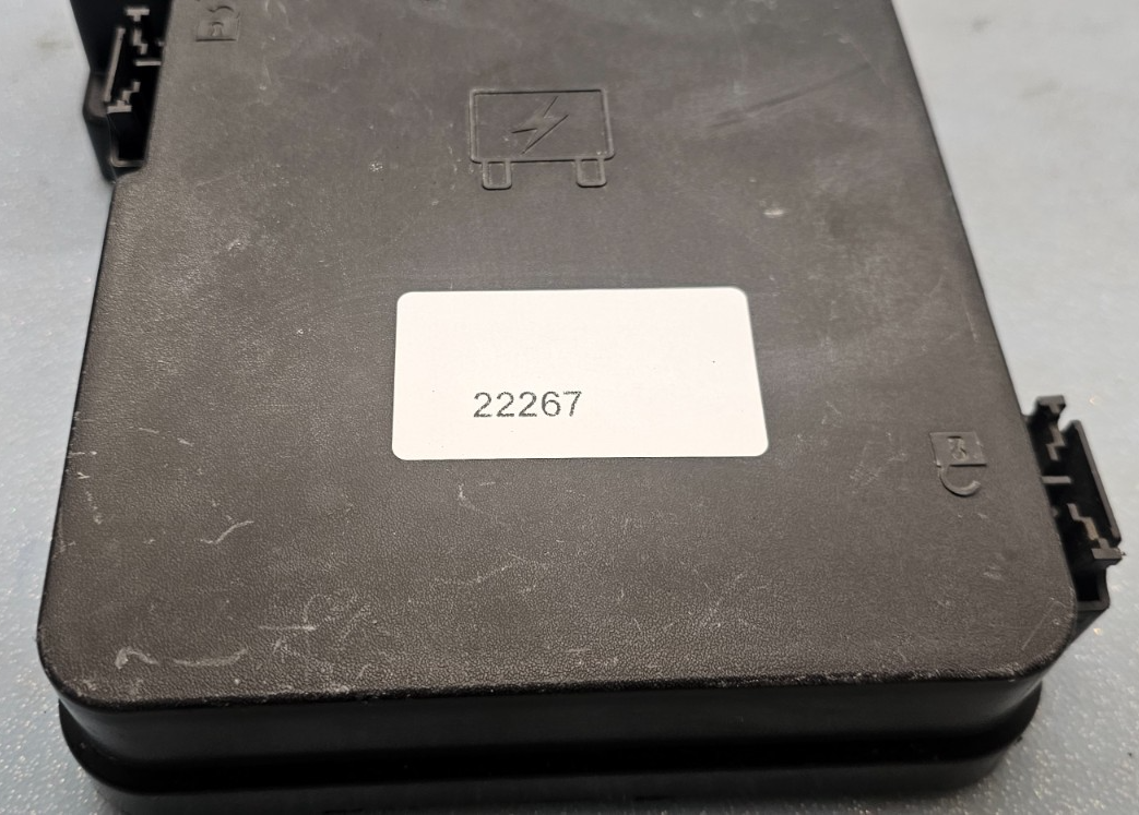 🔥11-16 Chevy Equinox GMC Terrain Under Hood Fuse Relay Box Cover Lid OEM