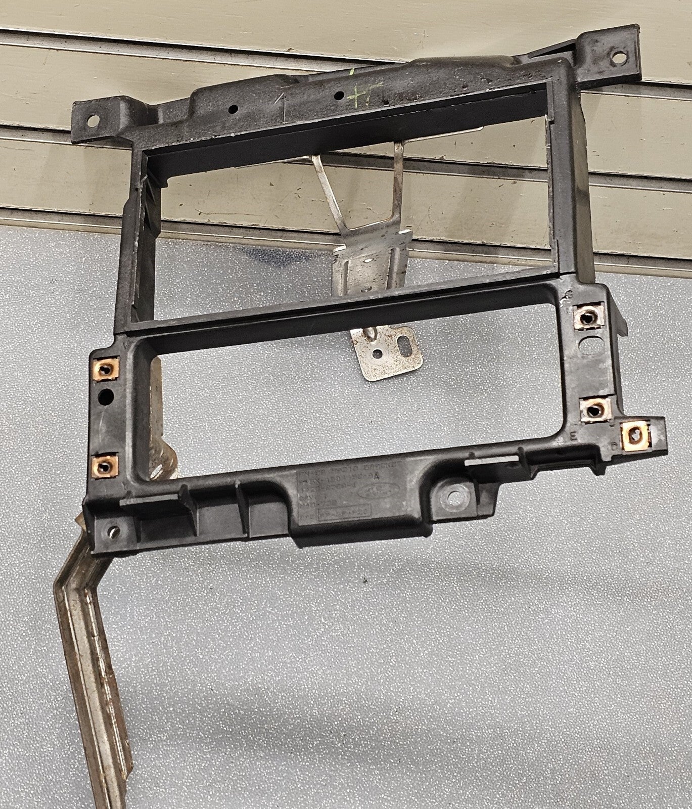 97-03 Ford F150 EXPEDITION DASH RADIO BEZEL HEATER CLIMATE CONTROL BRACKET BLACK