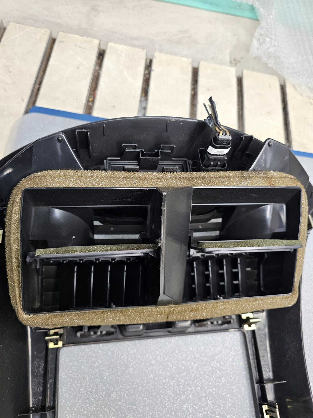 🔥04-07 Chevrolet MALIBU Dash Center RADIO BEZEL Climate Air Vents Trim BLACK B7