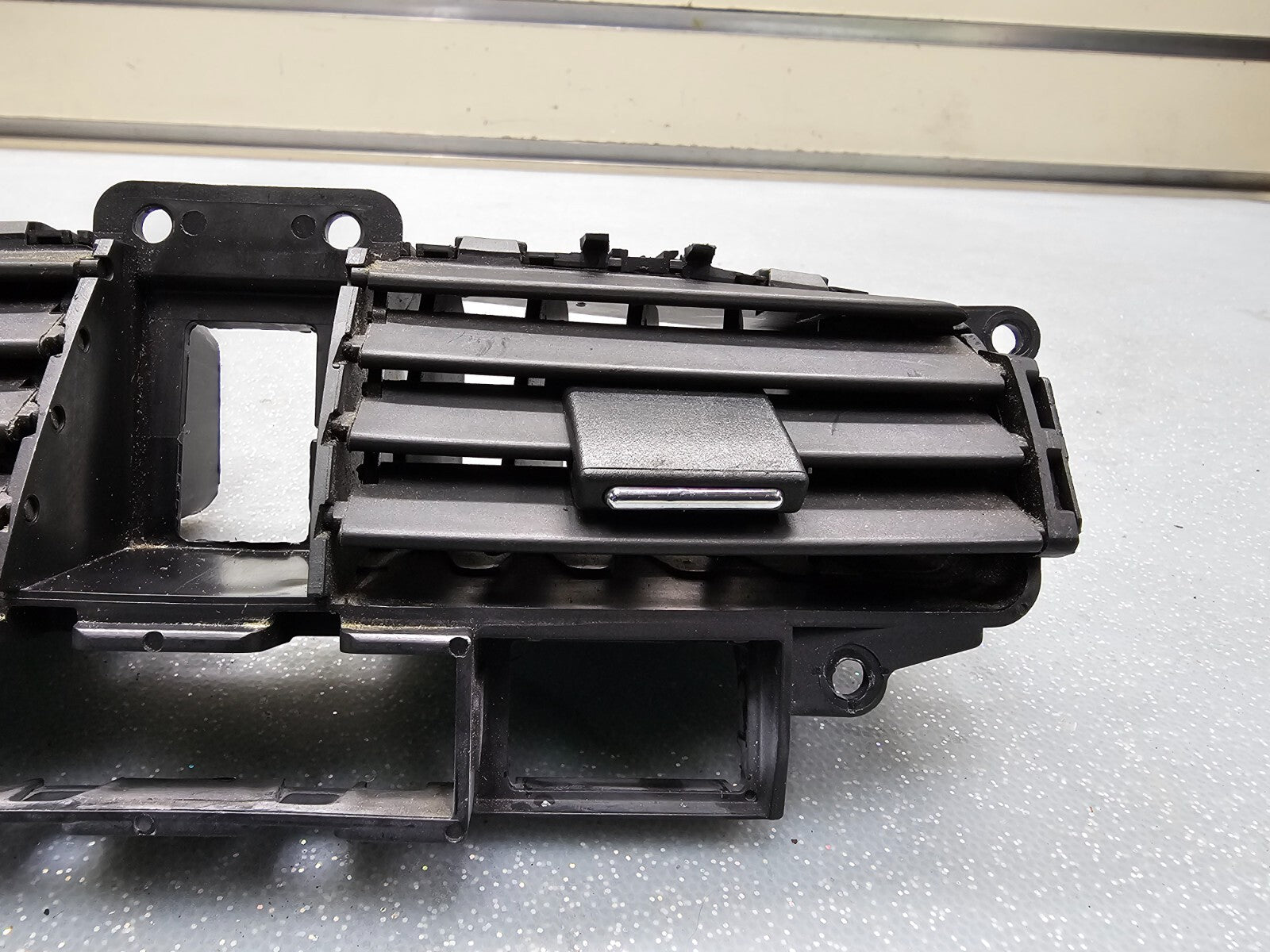 🔥05-06 Chevrolet Equinox Pontiac Torrent Front Dash Hazard AC Air Vent Grill