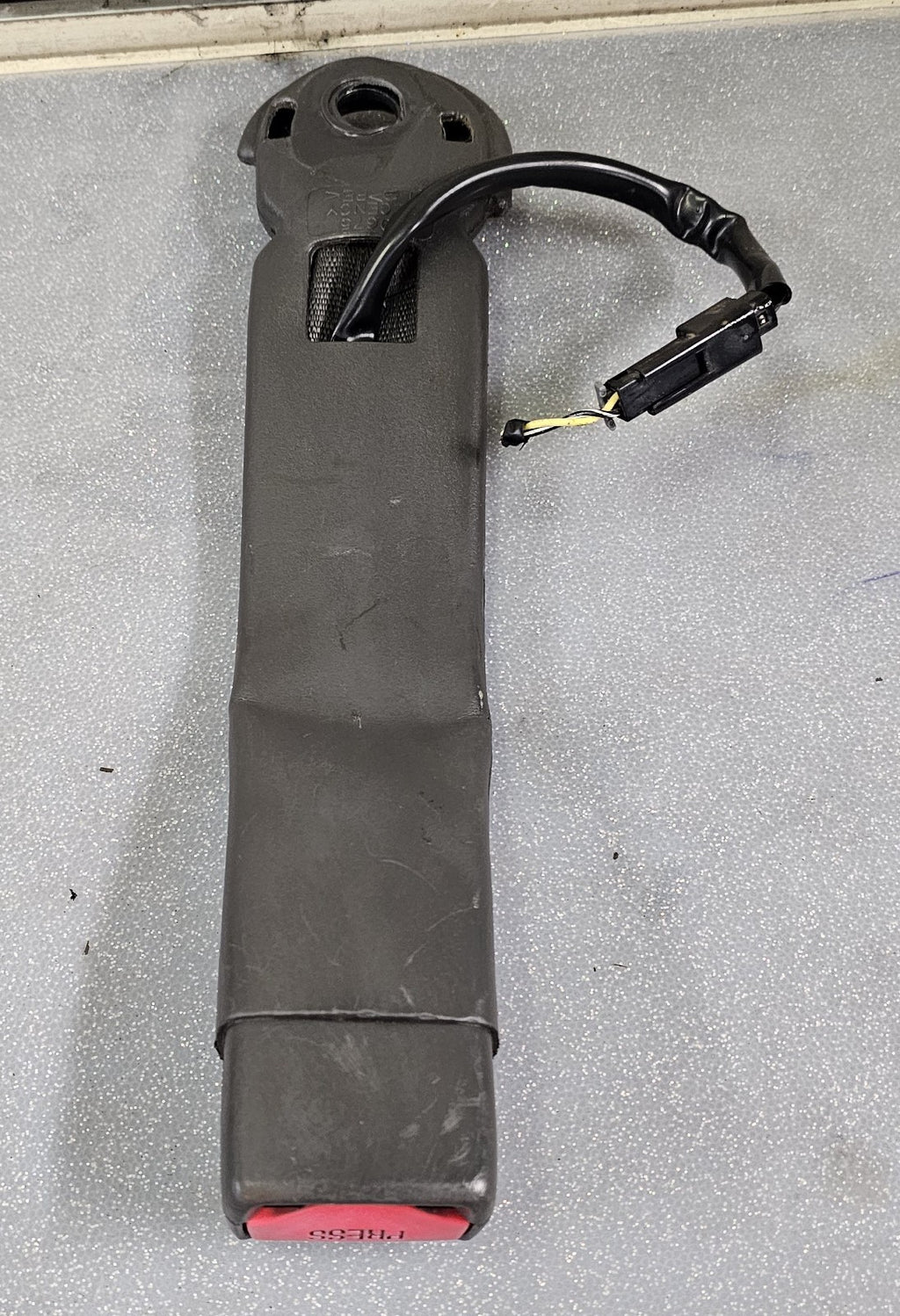 🔥03-06 Tahoe Yukon Sierra Silverado Front Seat Belt Buckle Black