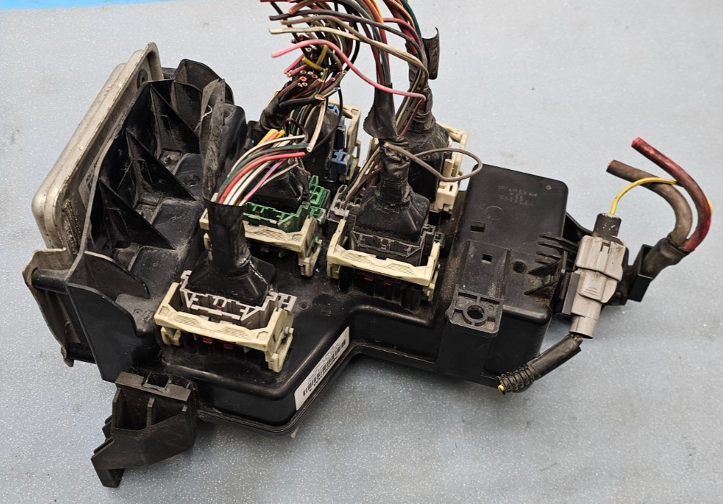 🔥02-05 Dodge Ram Engine TIPM Fuse Box Junction Body Control Distribution Module