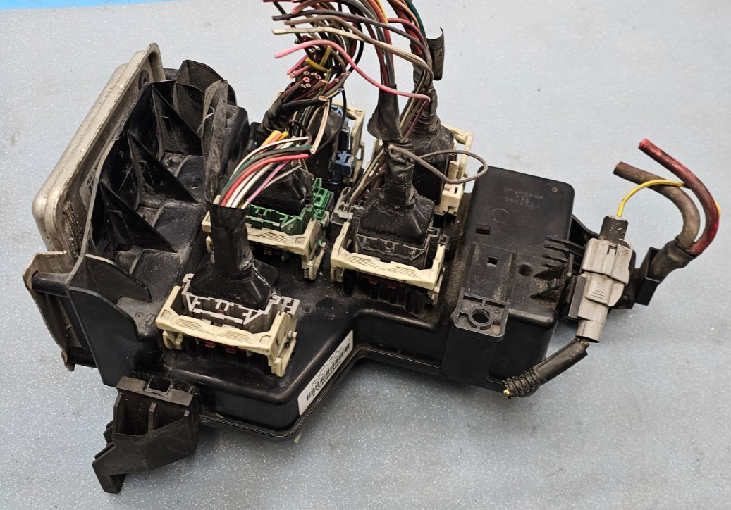 🔥02-05 Dodge Ram Engine TIPM Fuse Box Junction Body Control Distribution Module