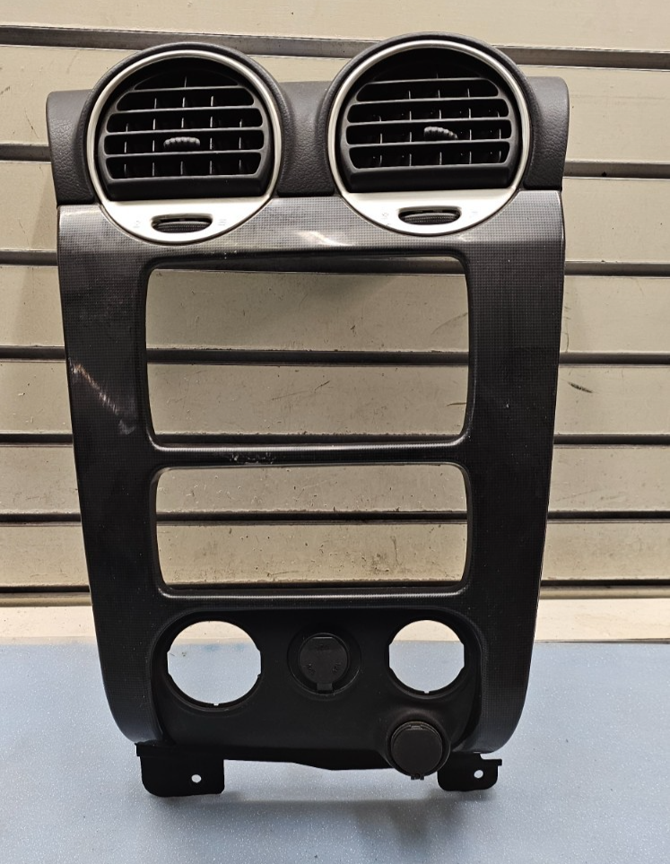 03-08 GMC ENVOY XL FRONT RADIO DASH VENT BEZEL CLIMATE CONTROL carbon fiber B45
