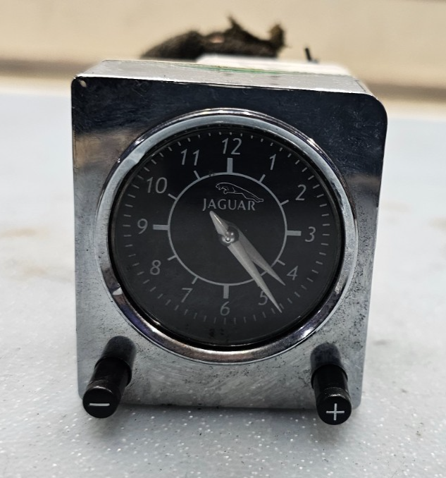 🔥04-09 Jaguar XJ8 XJR Dash AC Vent Dashboard Analog Clock OEM