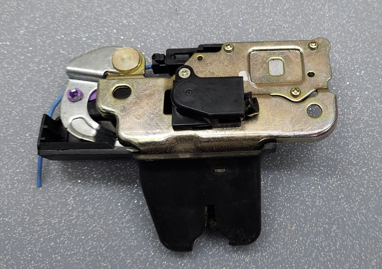 🔥00-04 Avalon Trunk Latch Deck Lid Door Lock Actuator Luggage Compartment OEM
