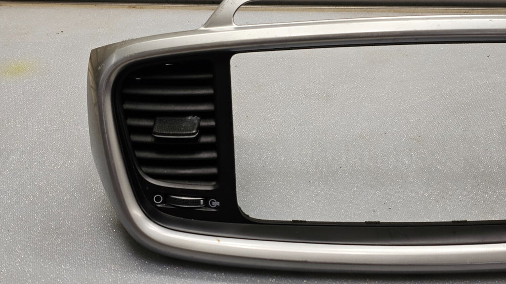 🔥16-18 KIA SORENTO RADIO CENTER DASH SURROUND BEZEL TRIM VENTS Assembly Silver