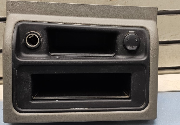 🔥03-06 SILVERADO TAHOE GMC SIERRA CENTER CONSOLE STORAGE CUBBY TRAY TAN/BLACK