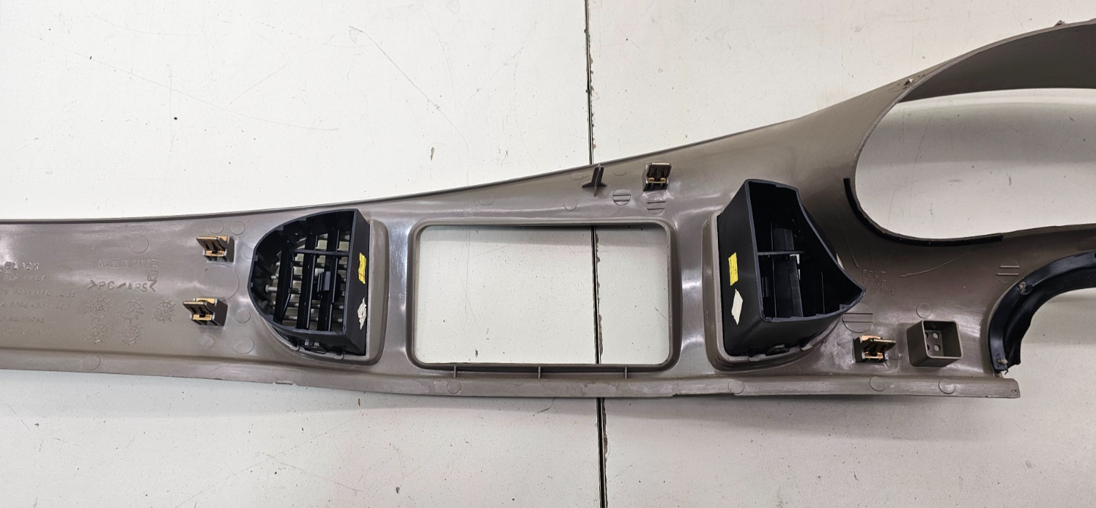 🔥97-04 Regal Dash Instrument Cluster Speedometer Tachometer Radio Bezel Gray