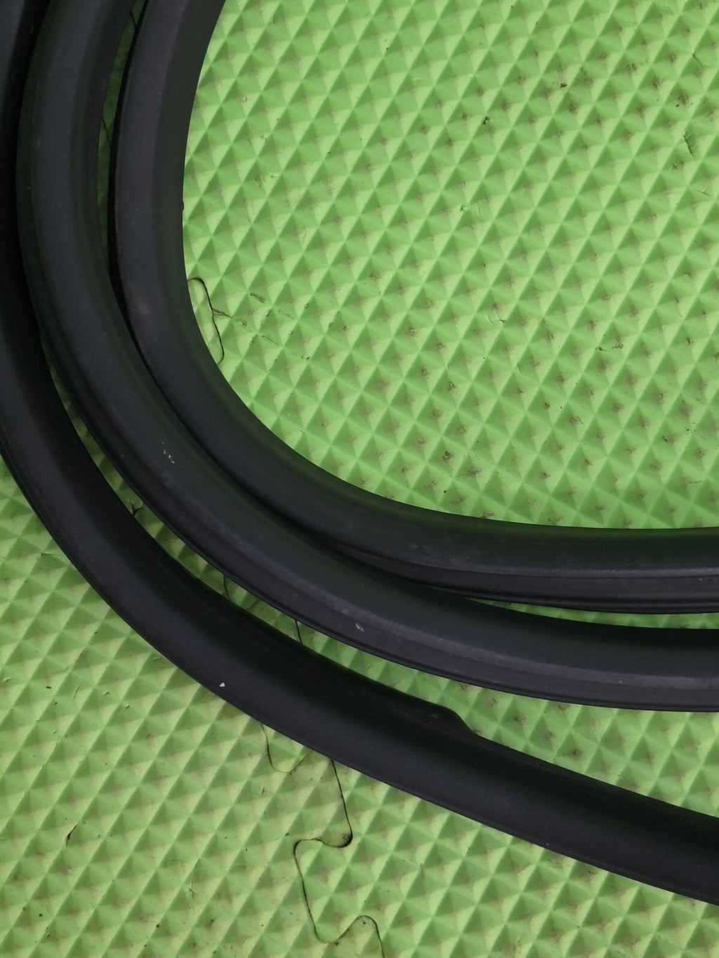 🔥07-14 Chevrolet Tahoe Rear Front Right Passenger Door Weatherstrip Seal Black