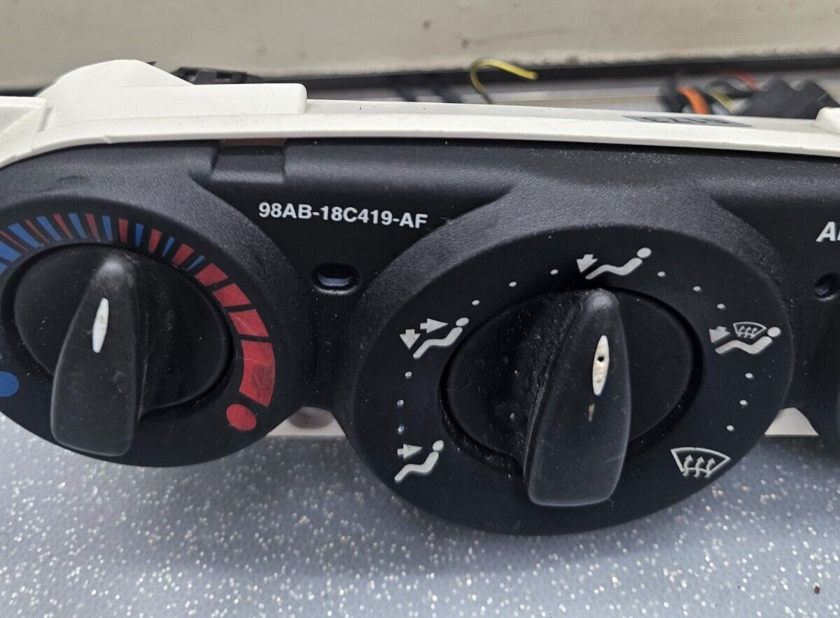 🔥00-07 Ford Focus Dash A/C Heater Climate Control Temperature Conditioner OEM