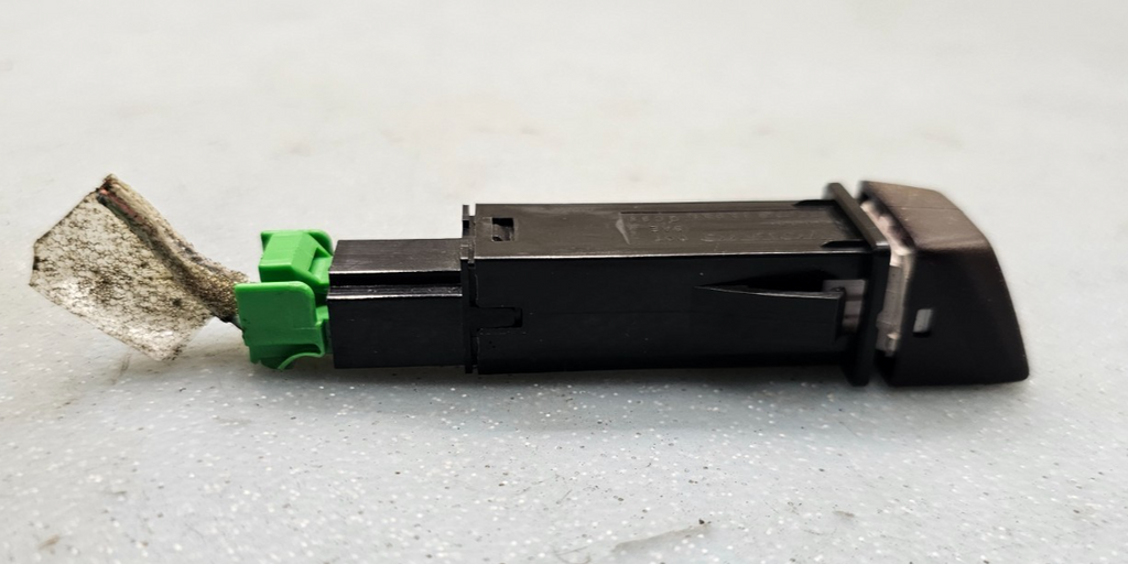🔥2007-2011 VOLVO C30 C70 S40 V50 XC60 HAZARD EMERGENCY SWITCH BUTTON OEM