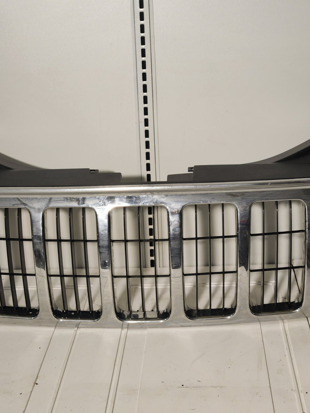 2005-2007 Jeep Grand Cherokee WK Front Grille Bezel Chrome Free Shipping SIL