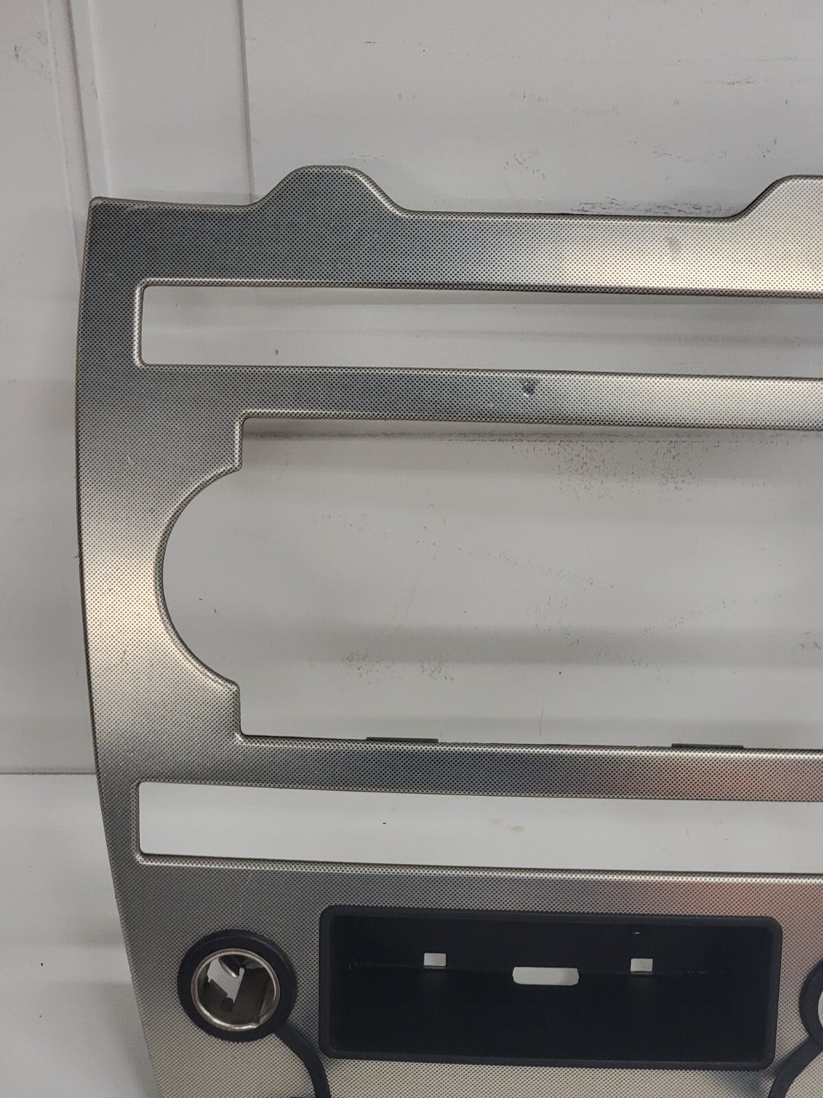🔥2005-2006 JEEP GRAND CHEROKEE DASH PANEL RADIO SURROUND TRIM BEZEL OEM B70