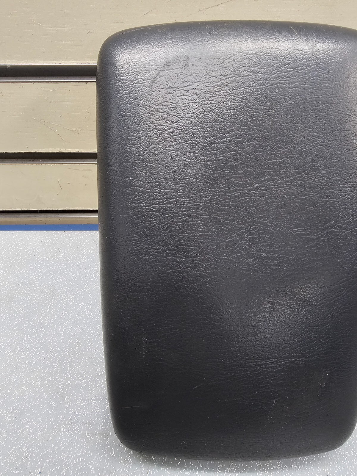 02-06 CAMRY SOLARA LEXUS ES330 CENTER CONSOLE LID ARM REST COVER ASSEMBLY BLACK