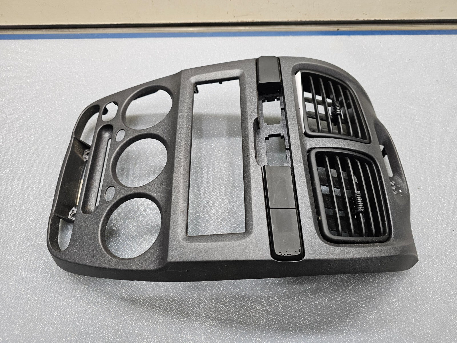 🔥03-05 Hyundai Accent Dash Radio Trim Panel Stereo Display Climate Bezel Black