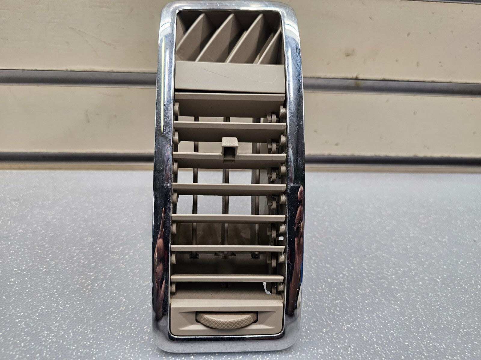🔥2008-2012 Ford Escape Driver Left Front Air Dash Vent TAN/SILVER VT9