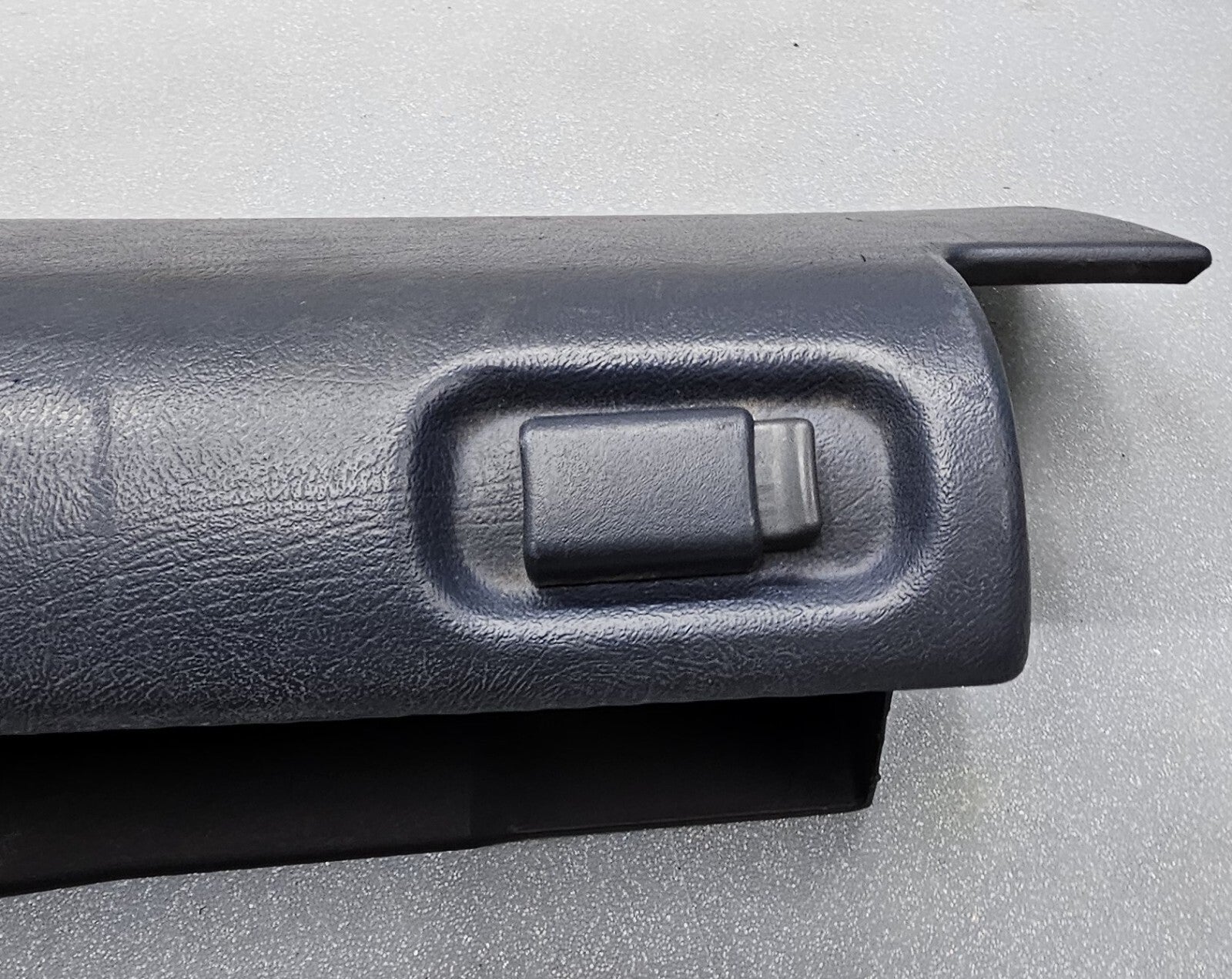 95-99 CHEVY GMC TRUCK SILVERADOC/K Glove Box Storage Compartment Assembly BLUEG2