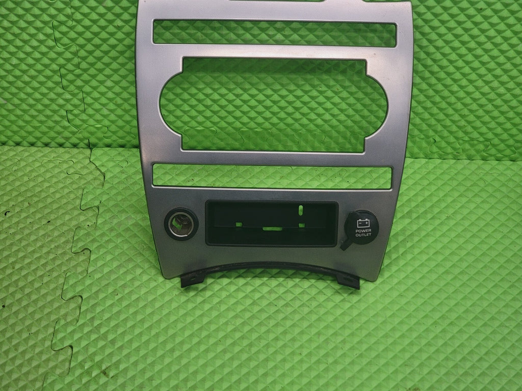 🔥2005-2006 JEEP GRAND CHEROKEE DASH PANEL RADIO SURROUND TRIM BEZEL OEM B70