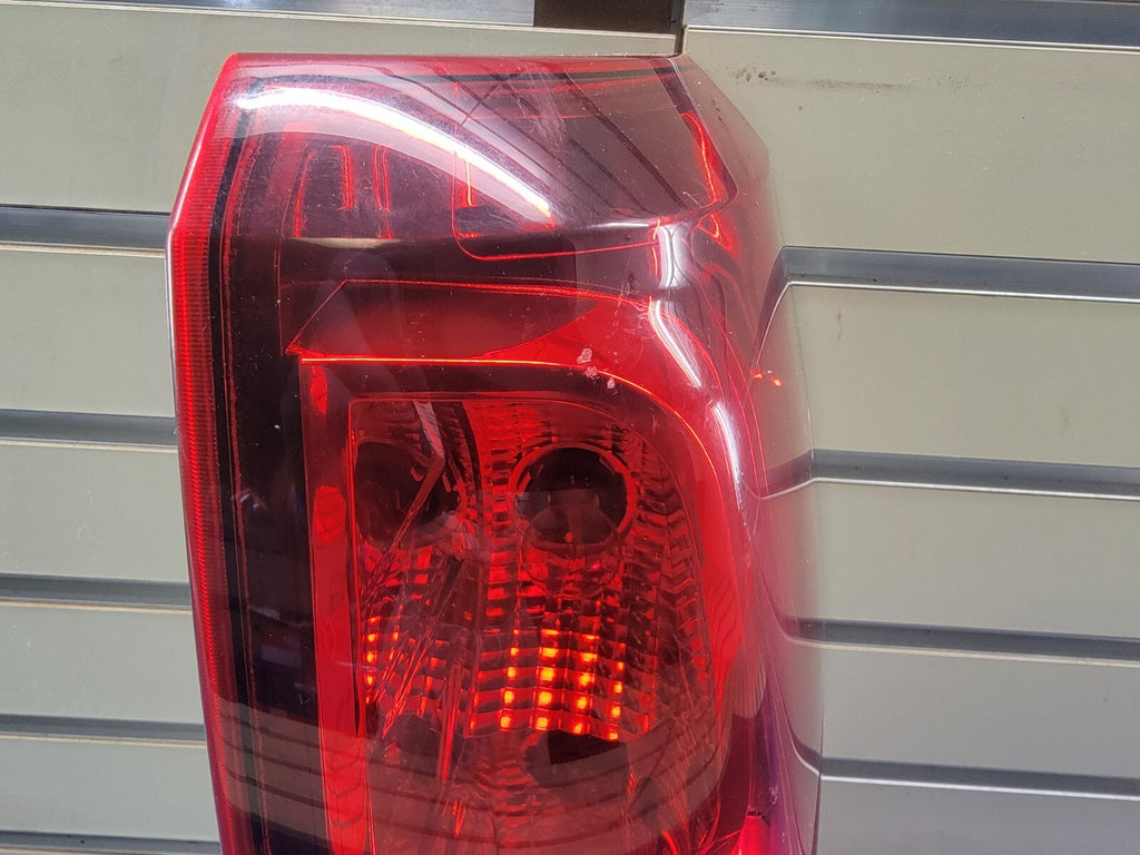 🔥2007-2014 Chevy Tahoe Suburban 1500 2500 TAIL LIGHT LAMP Assembly RED OEM