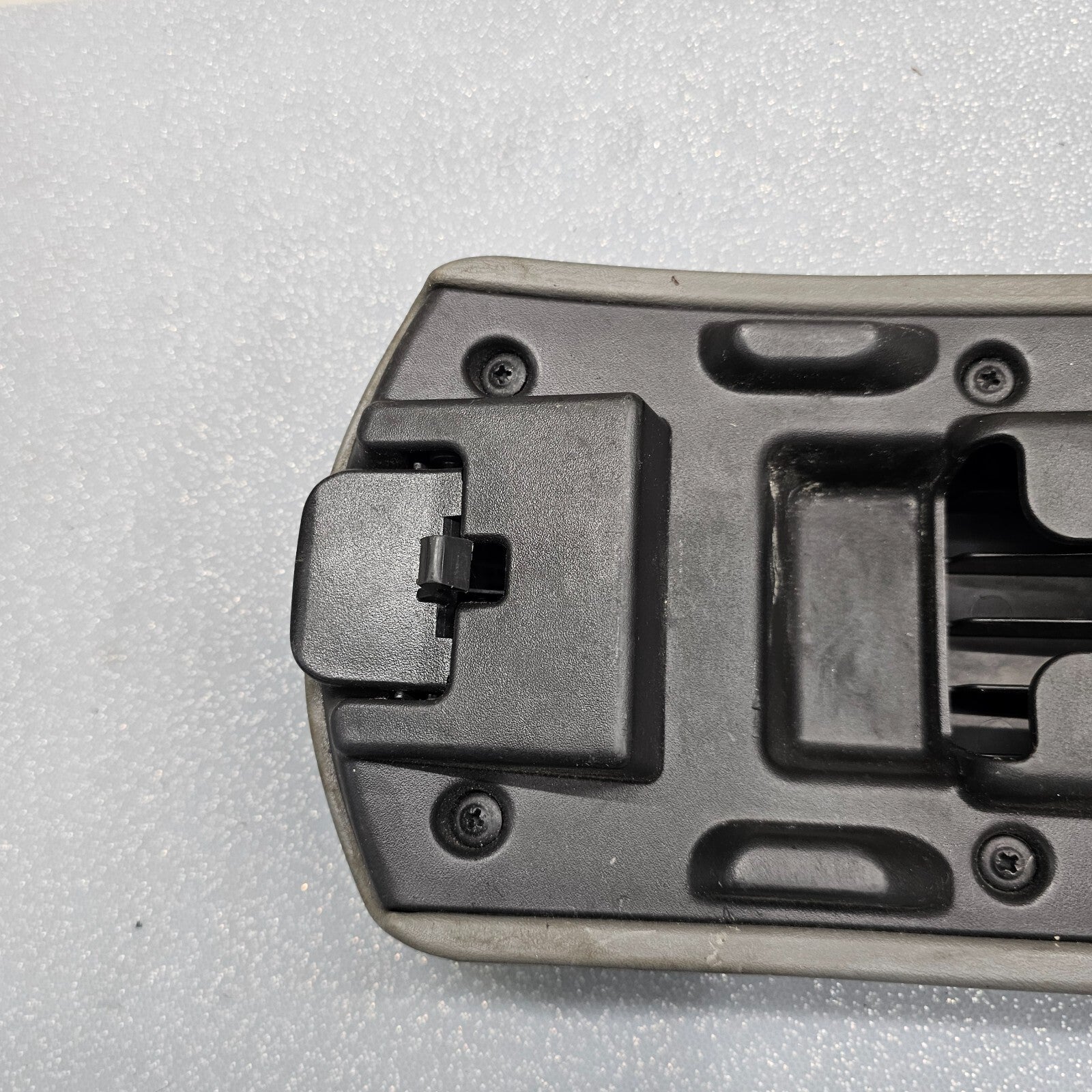 🔥04-08 Chevy Malibu Center Console Arm Rest Lid Cover Top Pad Assembly TAN OEM