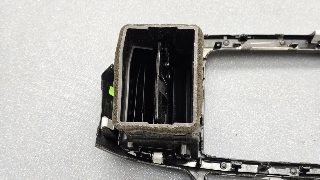 🔥16-18 KIA SORENTO RADIO CENTER DASH SURROUND BEZEL TRIM VENTS Assembly Silver