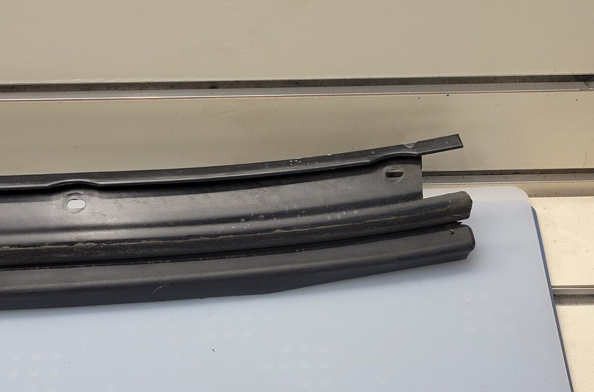 🔥2007-2014 CADILLAC ESCALADE WINDSHIELD LEFT DRIVER SIDE MOULDING OEM BLACK