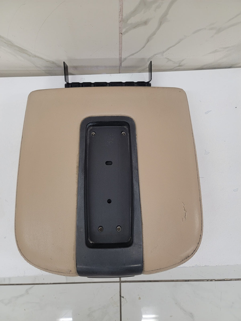07-14 Silverado Sierra Center Console Armrest Lid Leather Cover Assembly Tan L19