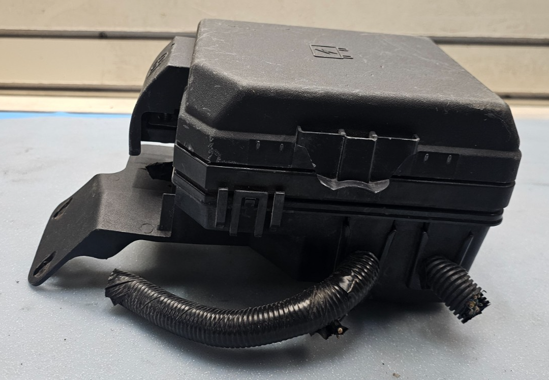 🔥06-07 Monte Carlo Impala Lucerne Fuse Box Relay Junction Unit Module Block OEM