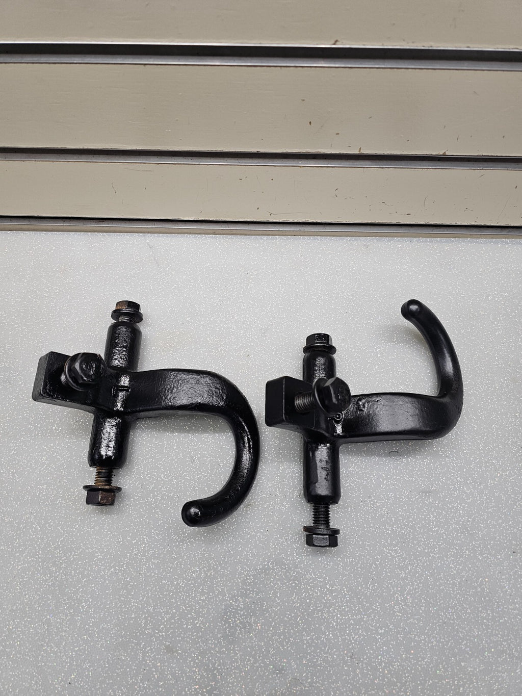 🔥 1999-2006 Chevrolet Silverado Tahoe GMC Yukon Sierra Front Tow Hooks Set OEM
