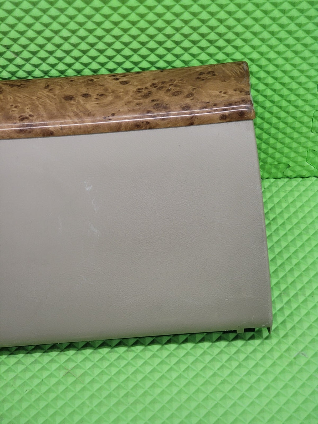 03-07 Honda ACCORD Dash GLOVE BOX Storage Compartment Beige TAN/woodgrain G31