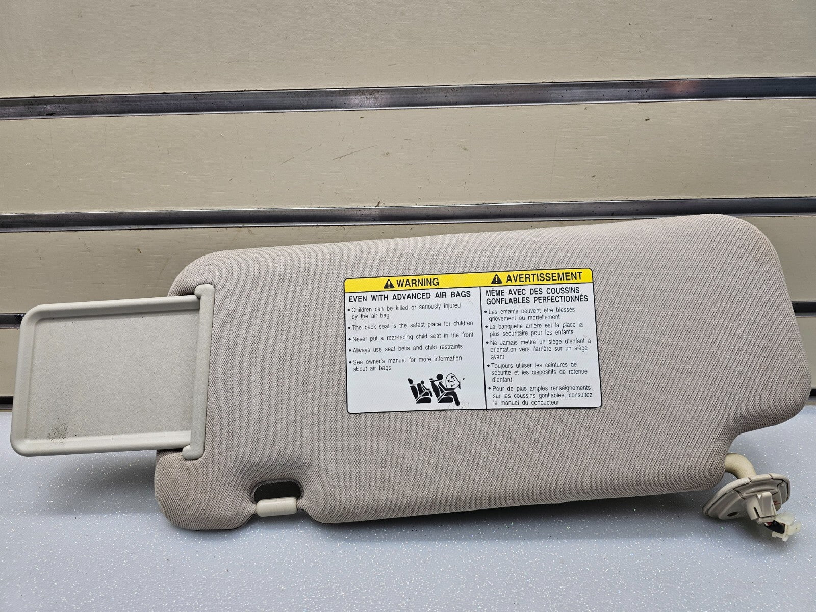 2006-2008 OEM Genuine Nissan Murano Sun Visor RH Passenger Side Gray