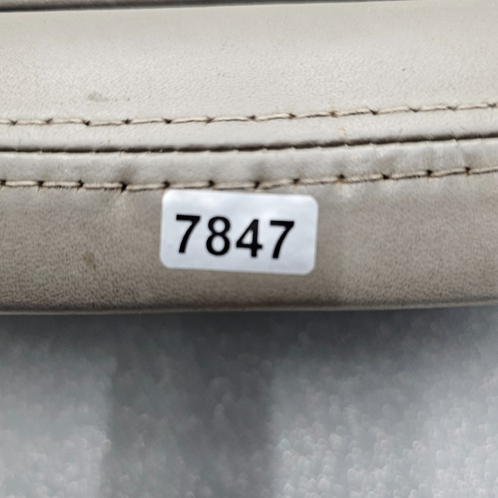 🔥01-02 Yukon Escalade Center Console Armrest Lid Cover Assembly LIGHT GRAY L8