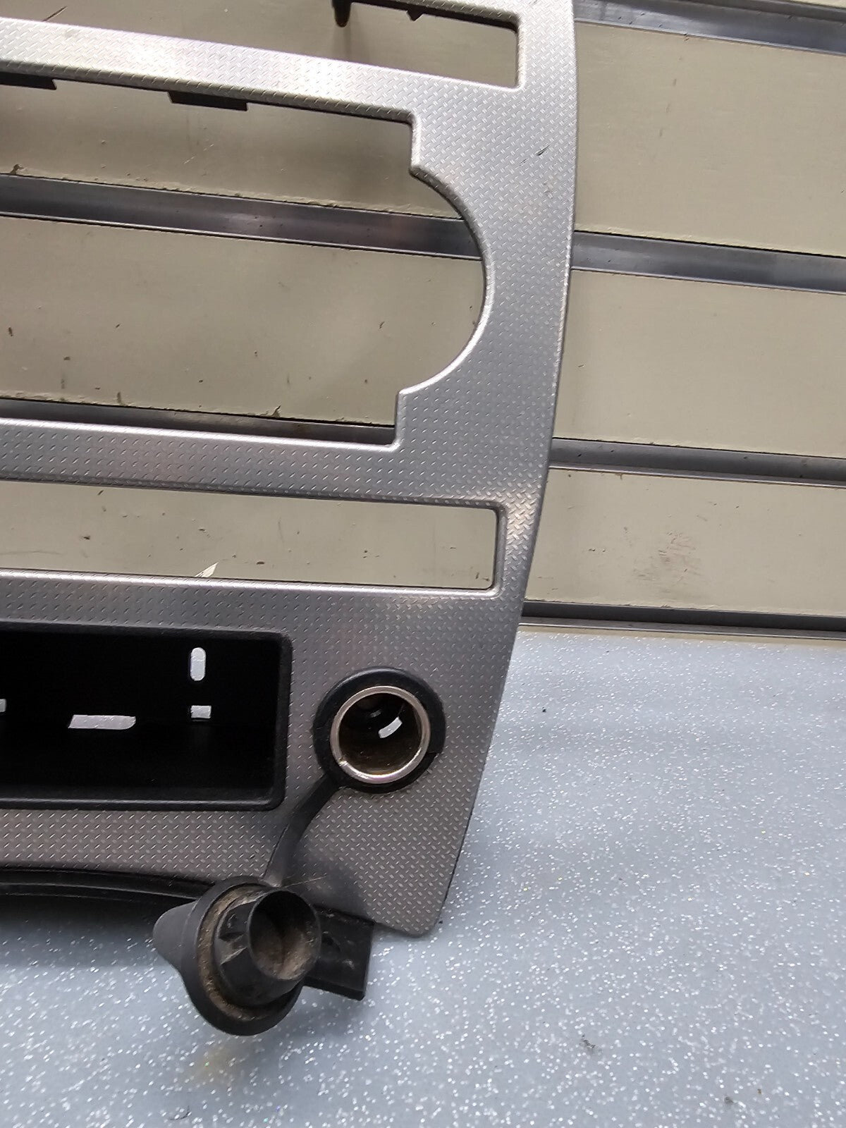 🔥05-07 JEEP GRAND CHEROKEE DASH PANEL RADIO SURROUND TRIM BEZEL Silver OEM B70
