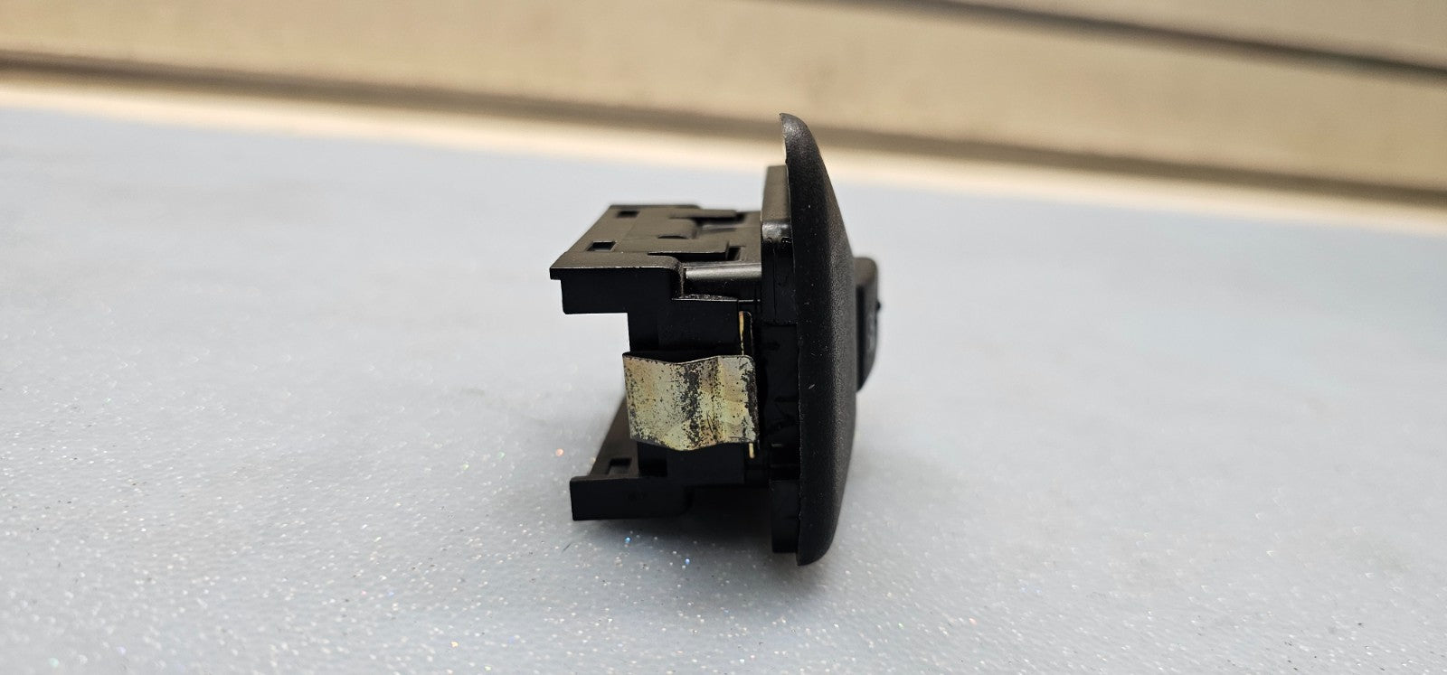 03-06 Silverado Tahoe Suburban Yukon Sierra Right Rear Window Door Switch Black