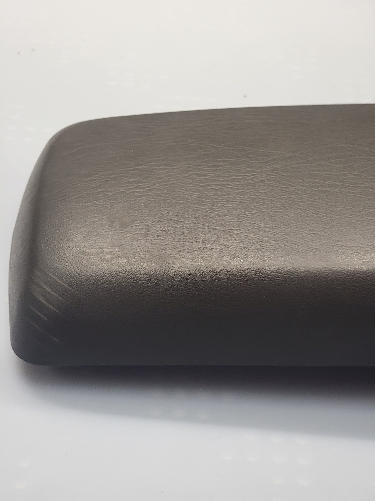 🔥04-07 Chevrolet Malibu Center Console Arm Rest Lid Door Cover OEM Pad Black
