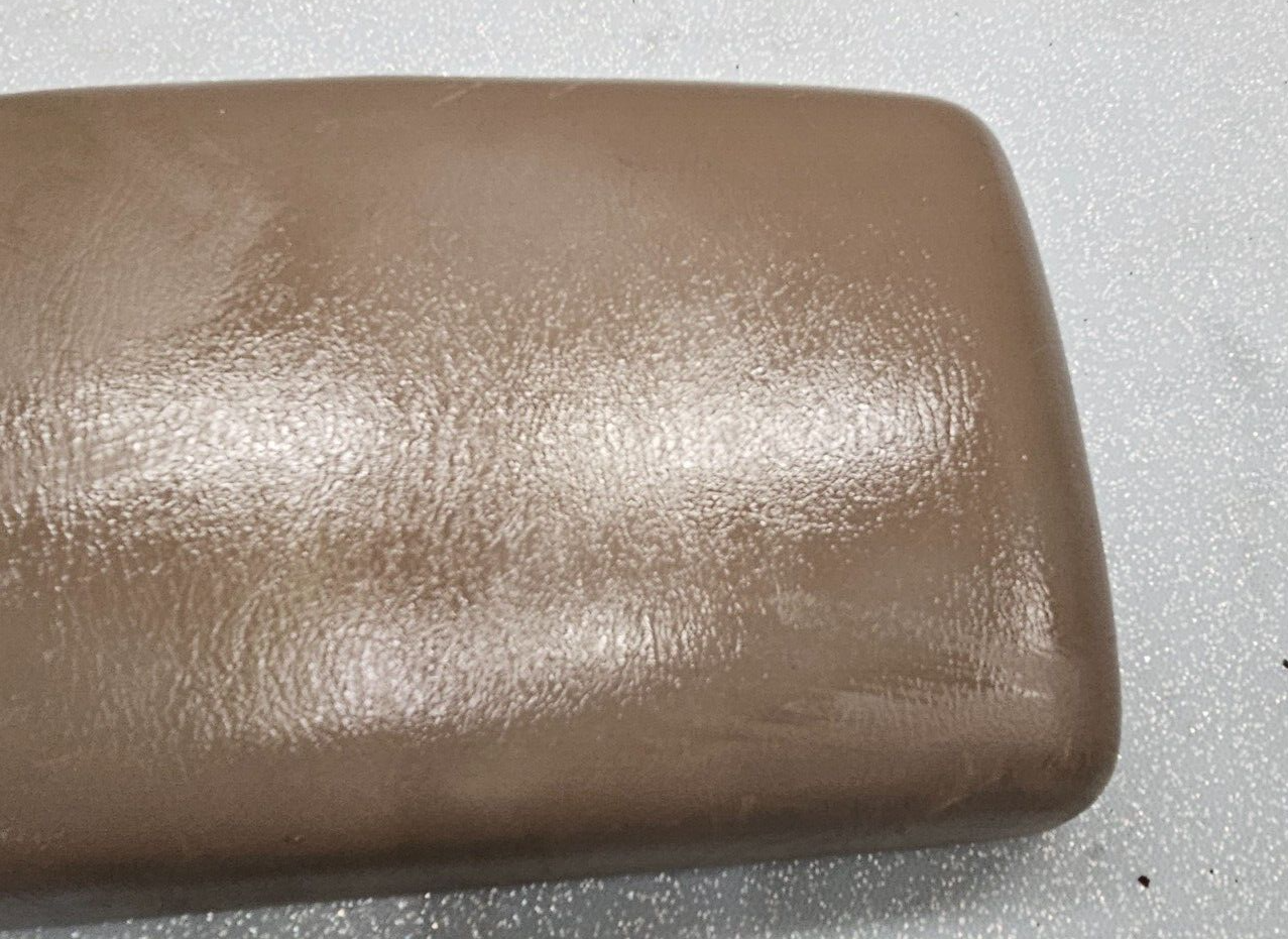 🔥07-11 TOYOTA CAMRY CENTER CONSOLE LID ARM REST COVER TOP PAD ASSEMBLY TAN OEM