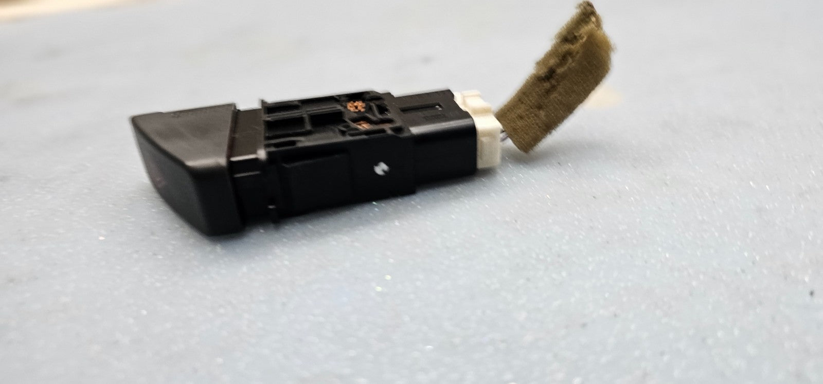 🔥01-03 MAZDA PROTEGE PROTEGE5 HAZARD EMERGENCY FLASHER 4WAY SWITCH BUTTON