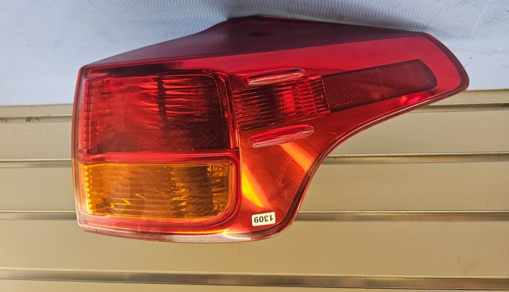 13-16 Toyota RAV4 Rear Outer Right Passenger Tail Brake Stop light Lamp Assembly