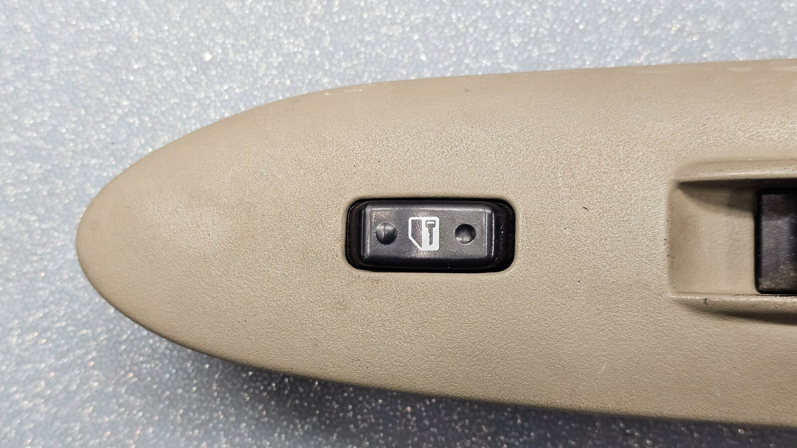 2008 TOYOTA CAMRY  Passenger Side Window Switch 74231-AA050  Beige