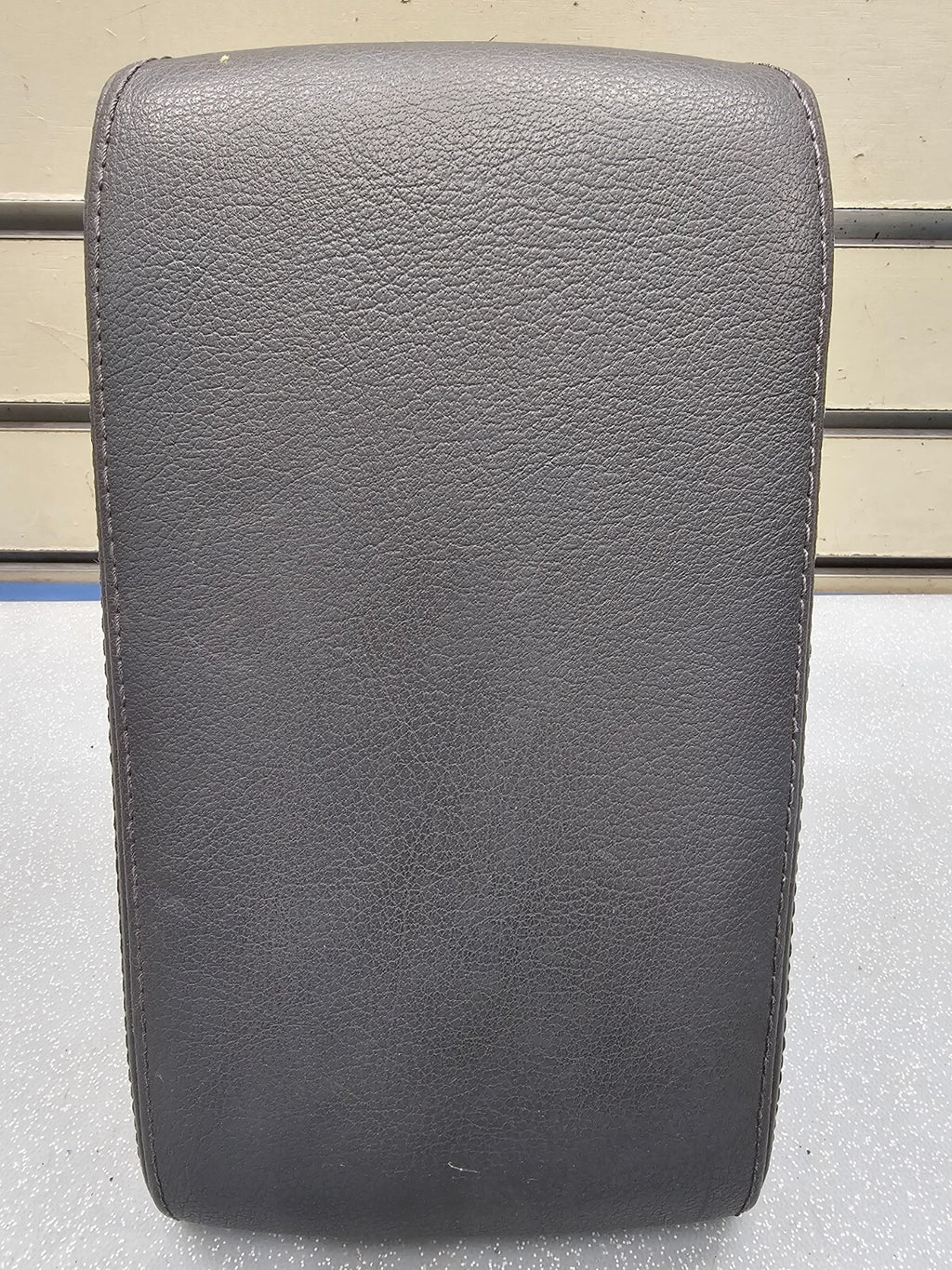 01-05 Volkswagen Passat Front Center Console Cover Lid Armrest Top Pad Black OEM